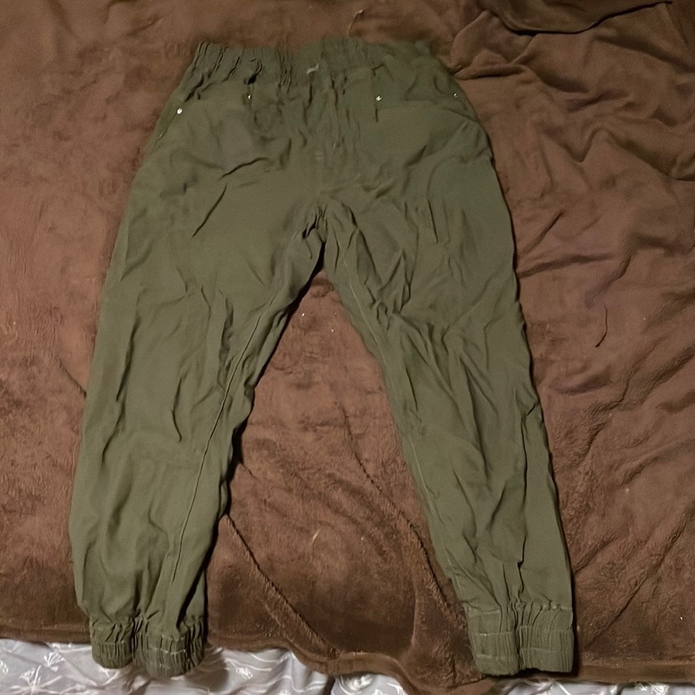 Green women’s lightweight stretchy jogger jeans